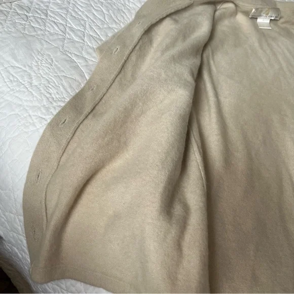 100% CASHMERE Vintage Precious Fibers Beige Oyster Button Cardigan Sweater M - Picture 11 of 16